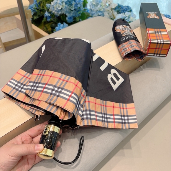 BURBERRY - Picture 8 of 9